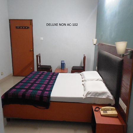 Hotel Silver Springs Ahmedabad Room photo