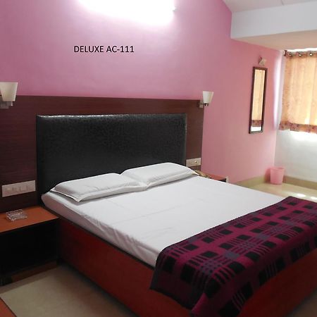 Hotel Silver Springs Ahmedabad Exterior photo