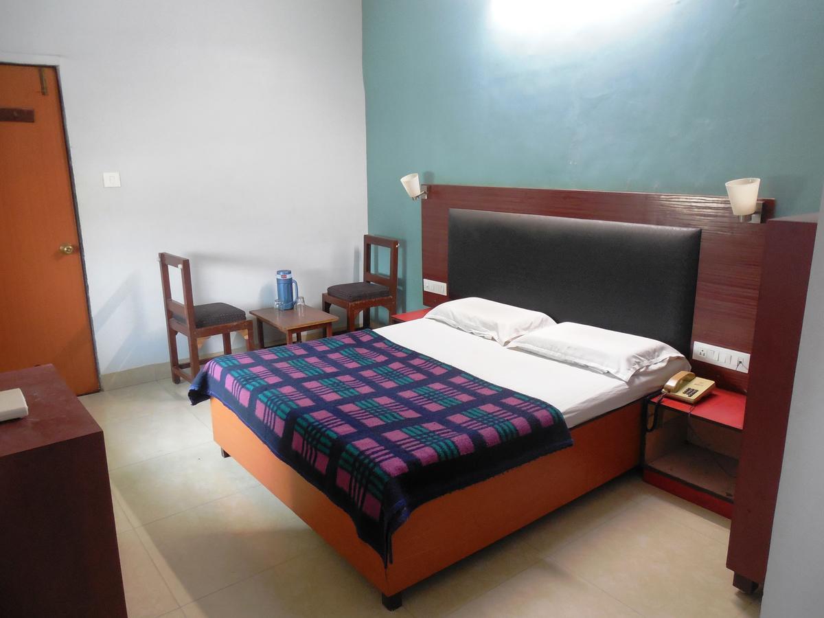 Hotel Silver Springs Ahmedabad Exterior photo