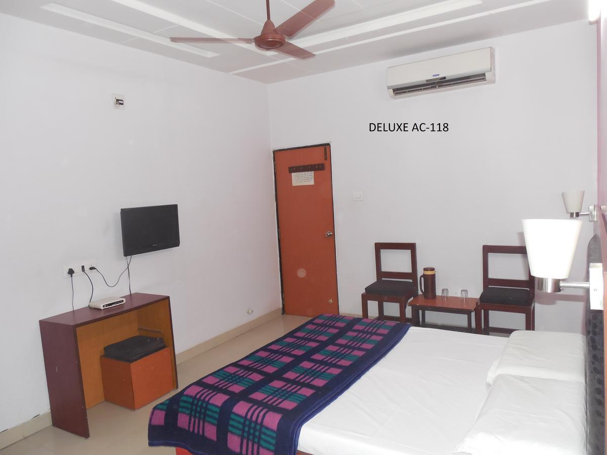 Hotel Silver Springs Ahmedabad Exterior photo