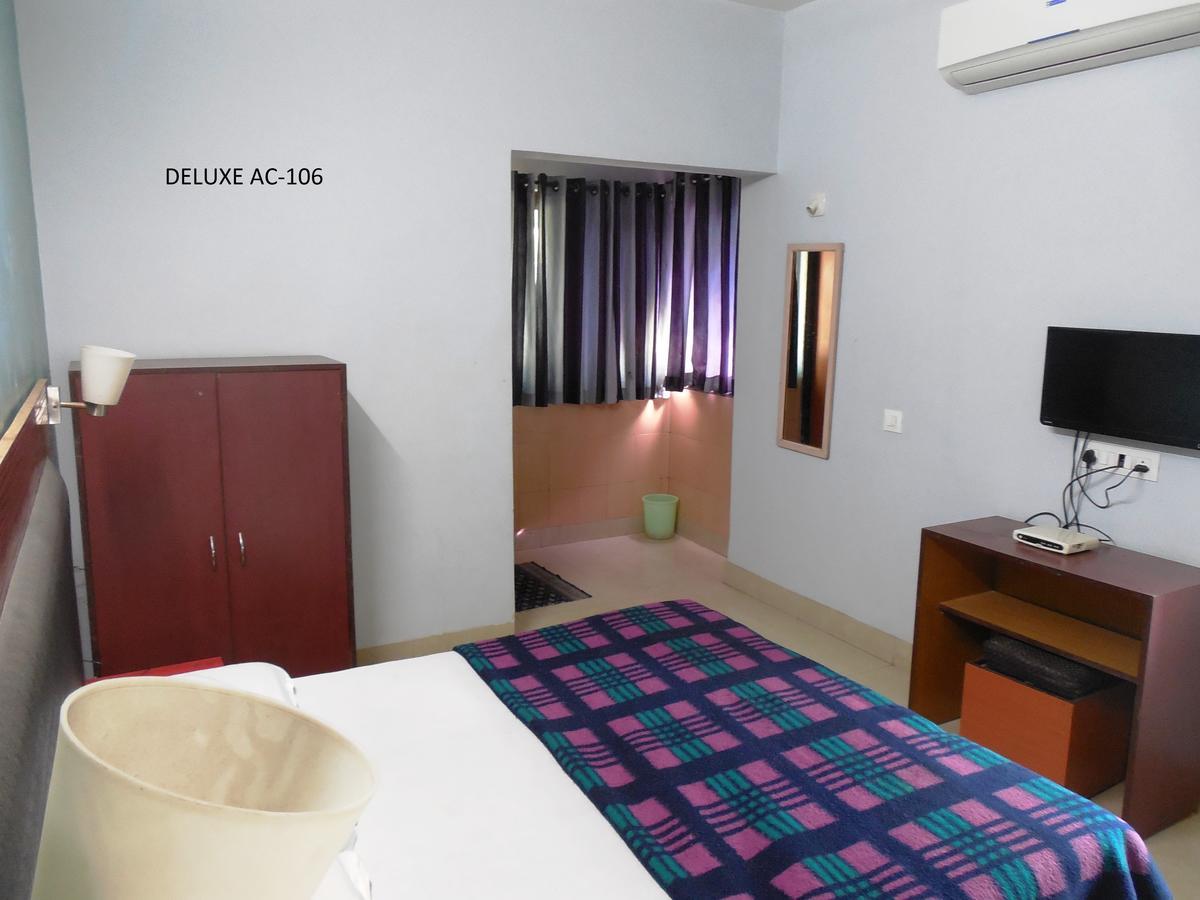 Hotel Silver Springs Ahmedabad Exterior photo