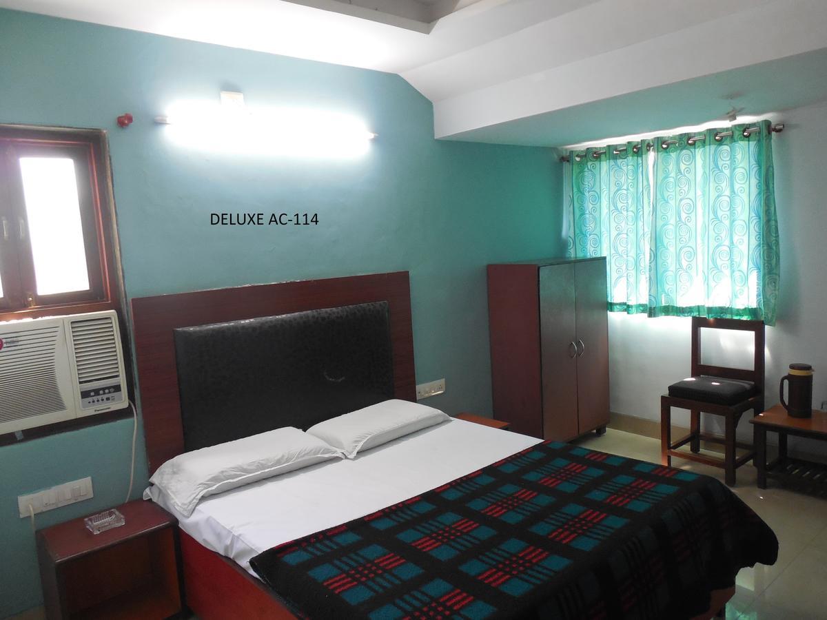 Hotel Silver Springs Ahmedabad Exterior photo