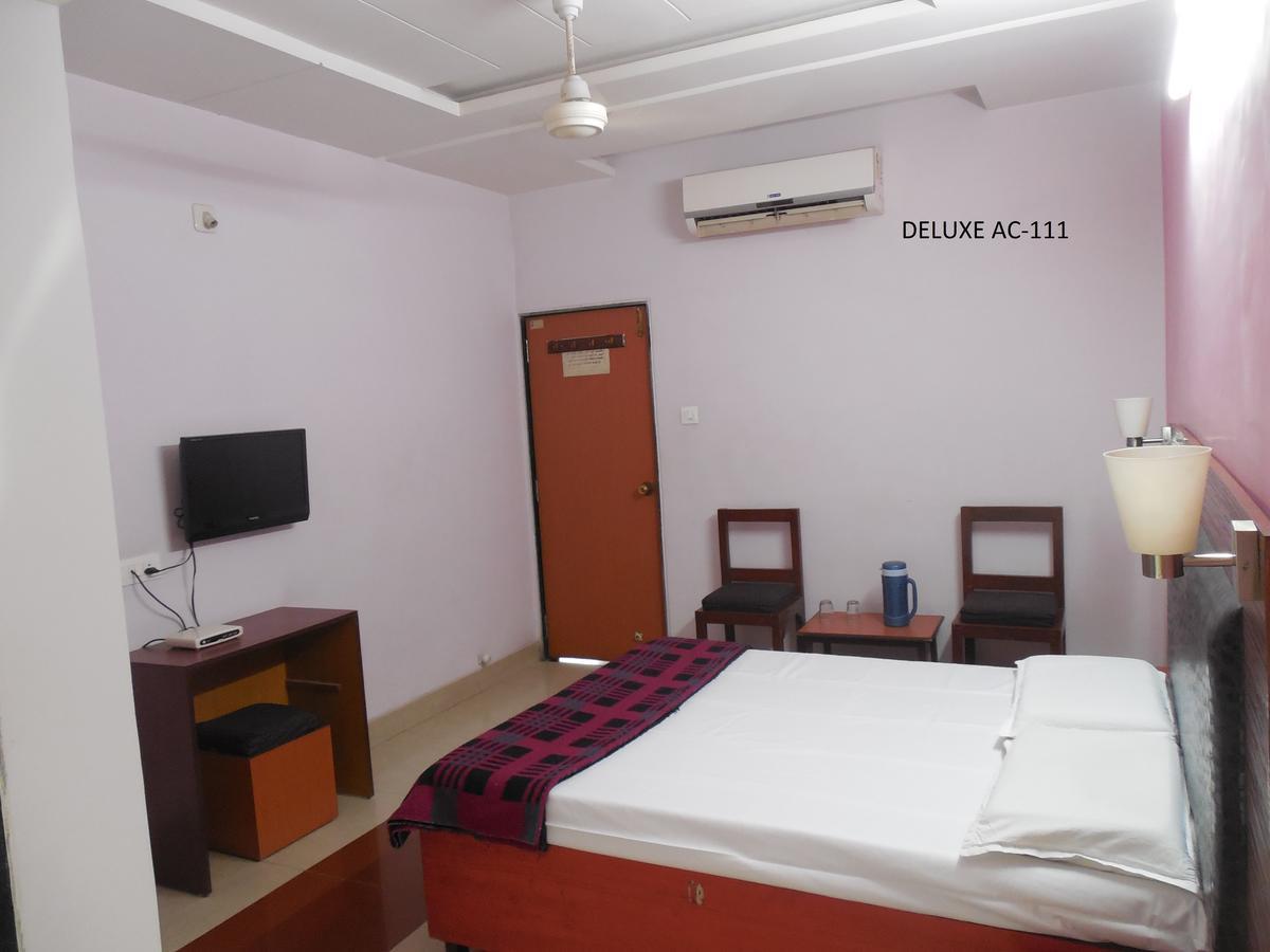 Hotel Silver Springs Ahmedabad Exterior photo