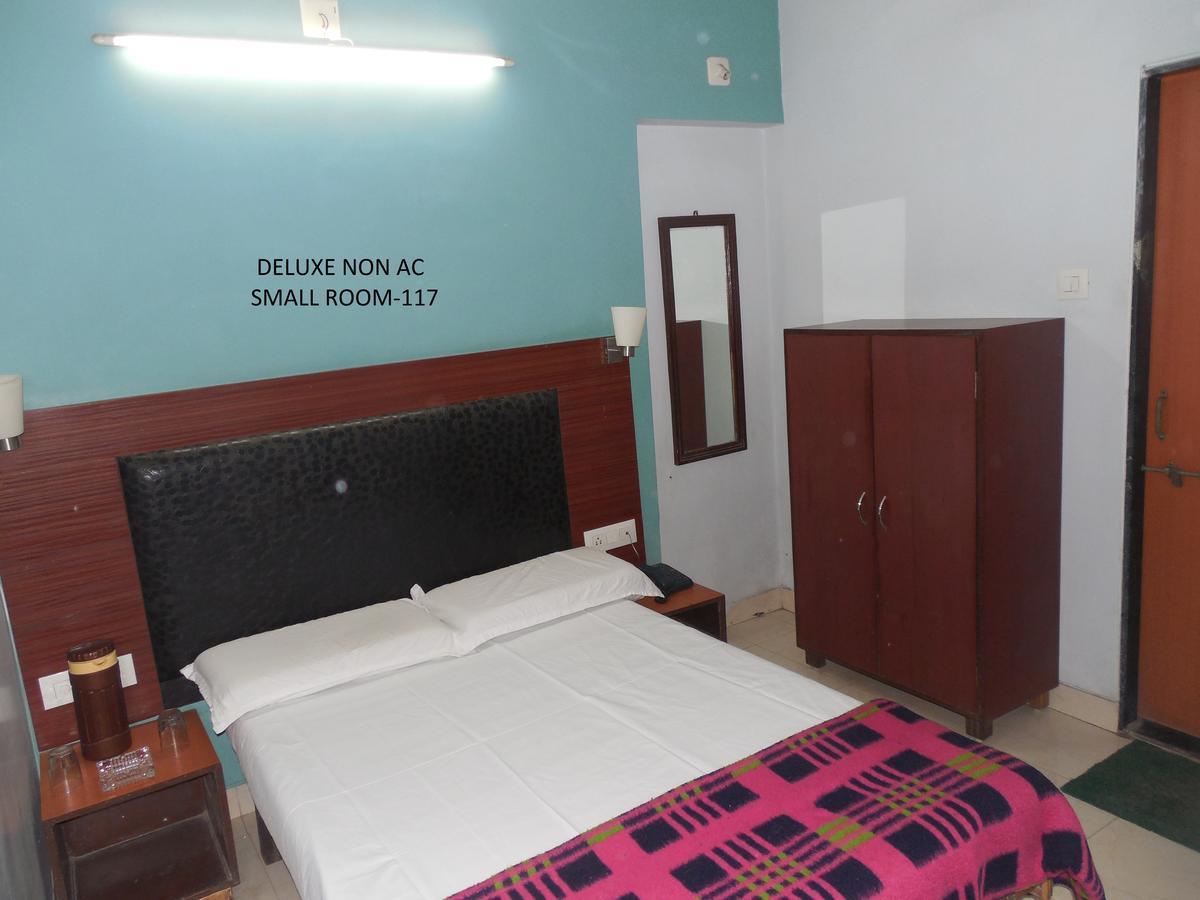 Hotel Silver Springs Ahmedabad Exterior photo