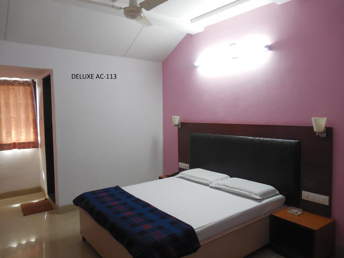 Hotel Silver Springs Ahmedabad Exterior photo